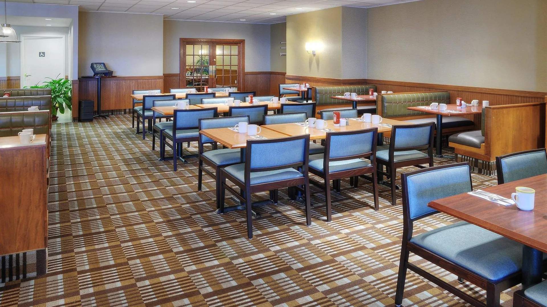 *** ホテル ホリディ イン トロント エアポート イースト カナダ